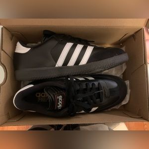 Adidas Classic Samba Big Kids Size 5/Women 6.5